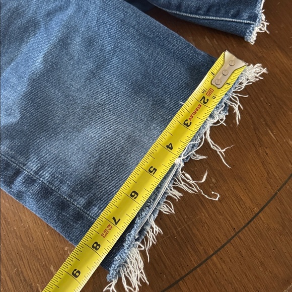 MOTHER The Weekender Fray Denim Shorts Take it Easy Wash Sz 28 6” inseam EUC - Picture 14 of 15